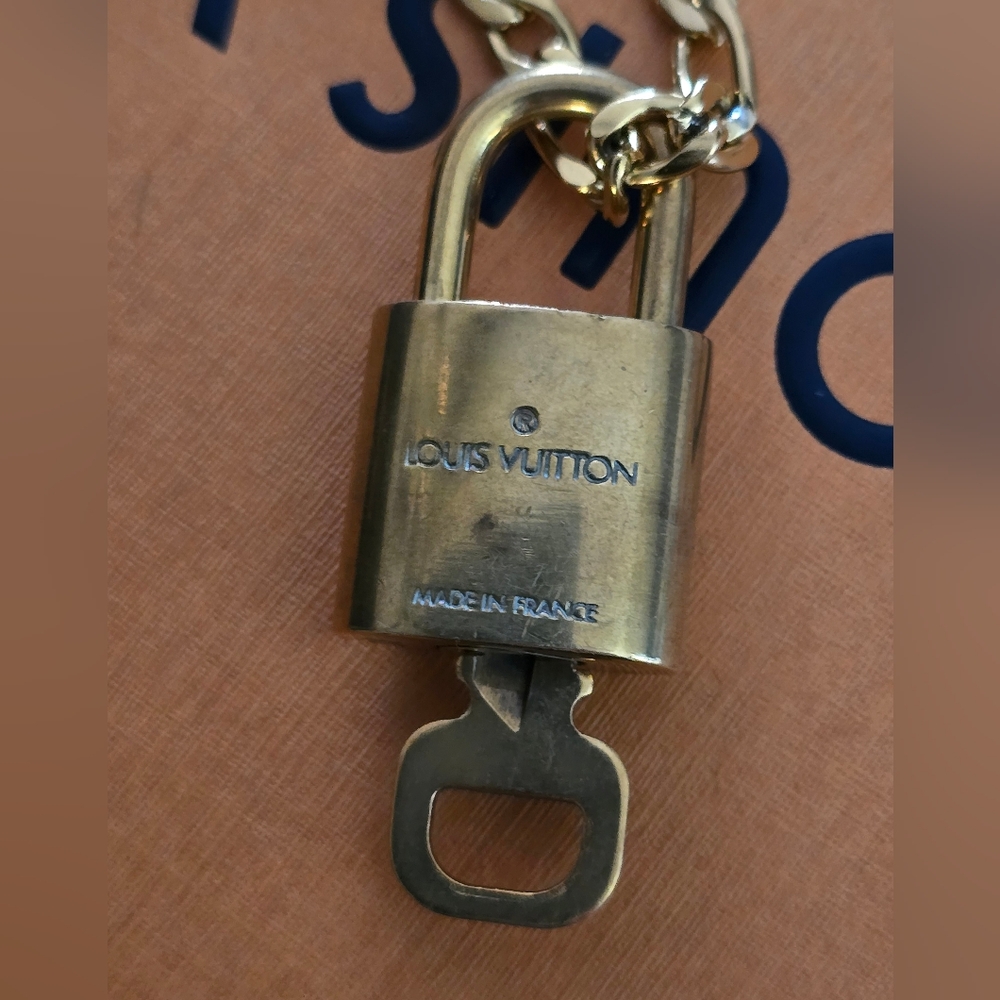 🟡Authentic Louis Vuitton Gold Padlock & Key Necklace Set #318 🟡 - Picture 10 of 14